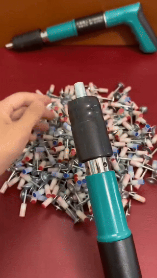 Pistol Manual de Bătut Cuie – Kit Profesional de Fixare + 100 Cuie CADOU